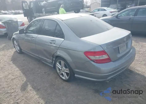 2011 Mercedes-Benz C 300 Luxury 4Matic/Sport 4Matic z USA, uszkodzony, nr VIN WDDGF8BB4BR168805